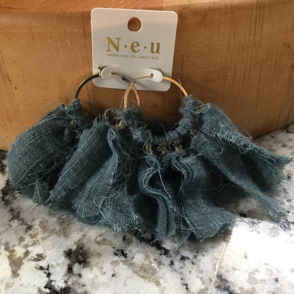 $28 Boutique NEU Teal Gauze & Gold Hoop Earrings
